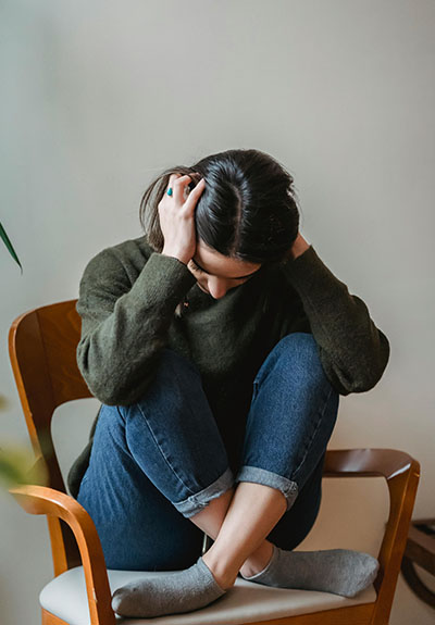 Woman with PTSD trauma needing online trauma-focused therapy