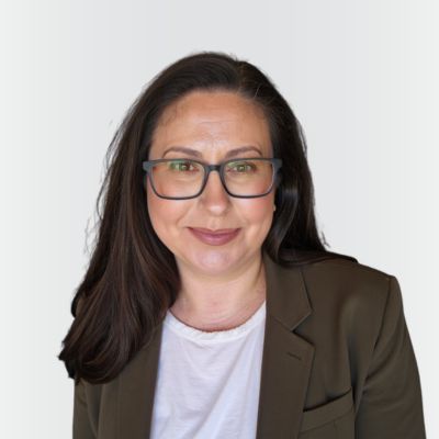 Cassie McCarthy LICSW - Trauma-Focused therapist helping women with PTSD and creator of The Trauma-Informed Intake Toolkit for therapist continuing education